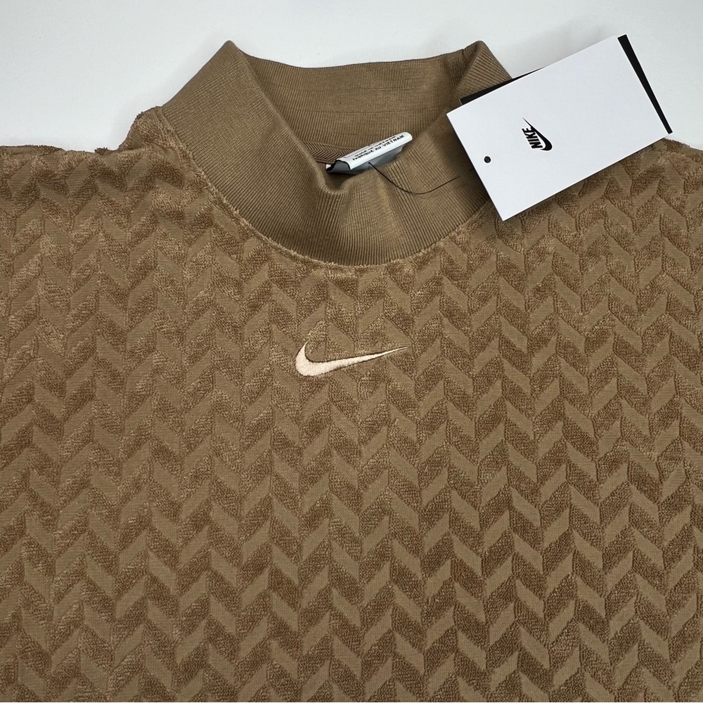 NWT Nike Sportswear Everyday Modern Allover Boxy Top Camel Size Small Cheveron - Picture 2 of 8